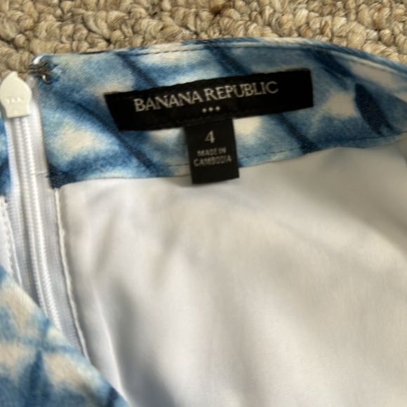 Blue and white Banana republic factory pencil skirt- size 4 - Picture 3 of 3